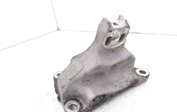 Honda Accord Engine mounting bracket