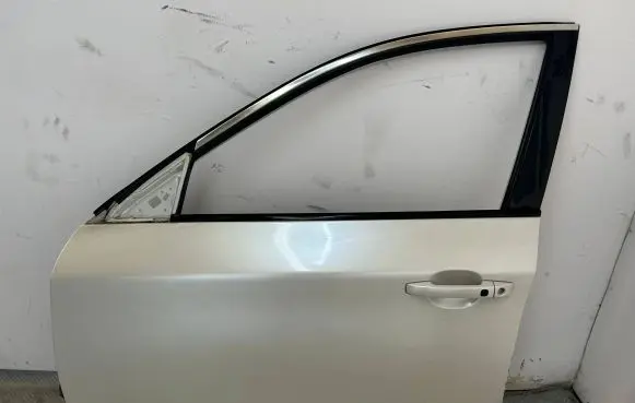 Subaru Impreza III Front door