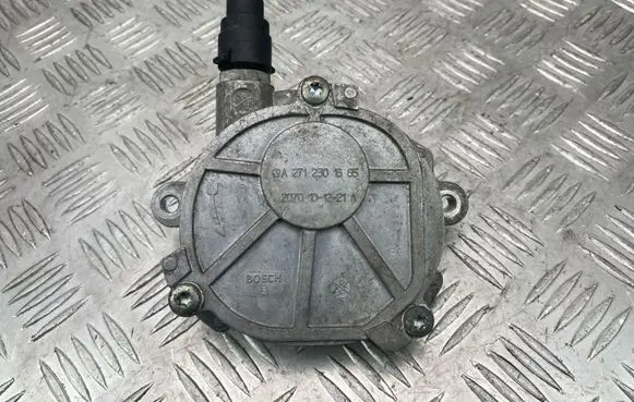 Mercedes-Benz C W204 Vacuum pump A2712301665