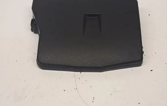 Toyota Avensis T270 Fuse box cover 8266205130