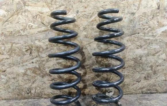 Cadillac SRX Front coil spring 22207937