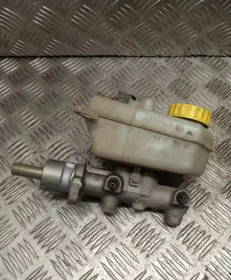 Master brake cylinder