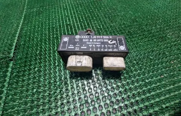 Skoda Octavia Mk1 (1U) Coolant fan relay 1J0919506K