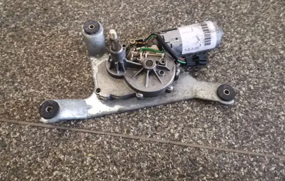 Mitsubishi Carisma Rear window wiper motor 0390201528