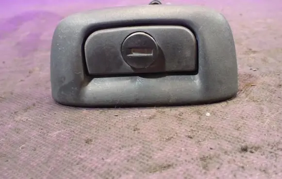 Renault Thalia I Tailgate/boot open switch button 7700431773