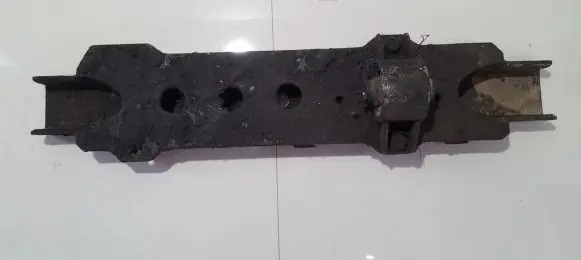 Mitsubishi Pajero Engine mount bracket mb430694