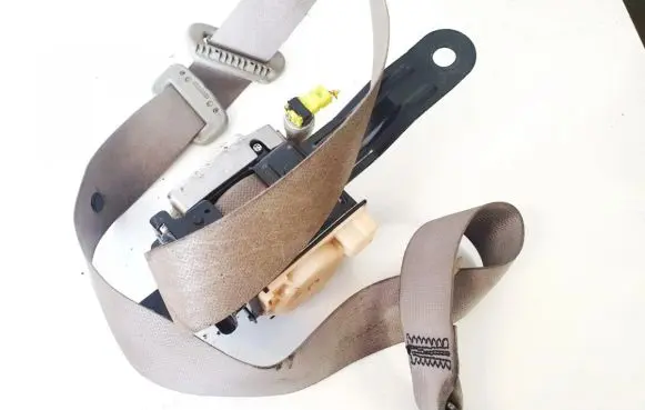 Nissan X-Trail T30 Front seatbelt n1917 t5801