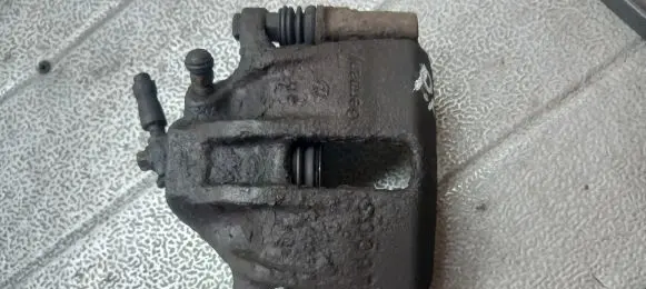 Volkswagen Polo III 6N 6N2 6NF Front brake caliper