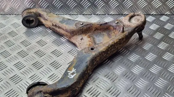 Iveco Daily 35 - 40.10 Front lower control arm/wishbone