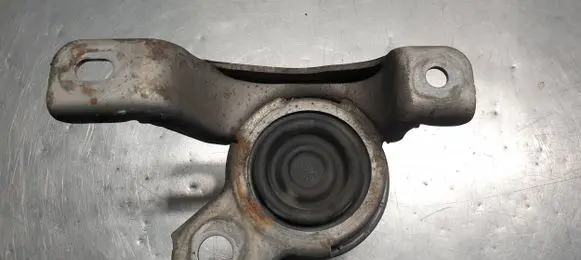 Volvo S80 Engine mount bracket