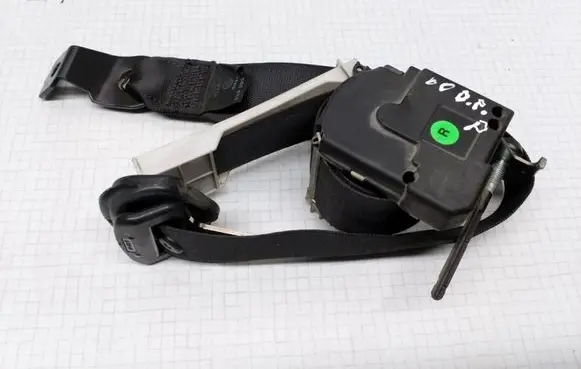 Opel Astra G Front seatbelt 90560636 040174 33004615