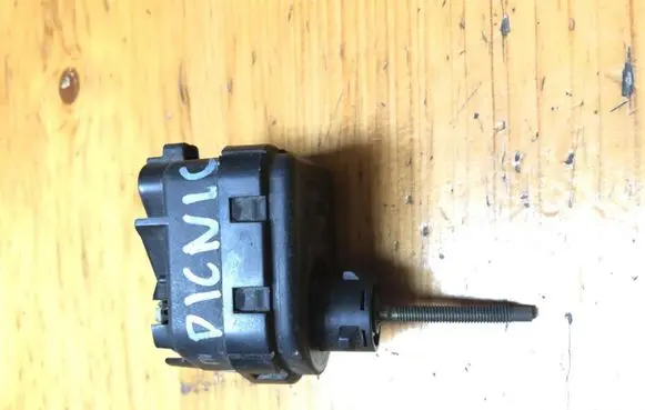 Headlight level adjustment motor