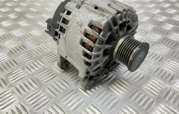 Volkswagen PASSAT B8 Generator/alternator 03L903023L