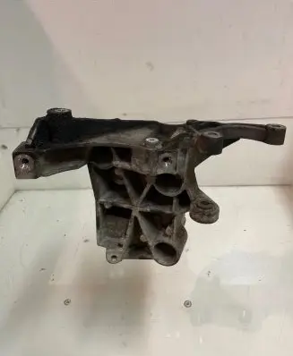 Audi A4 S4 B7 8E 8H Engine mounting bracket 059145169P