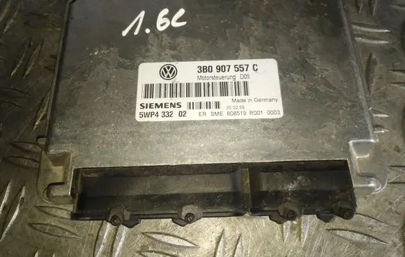 Volkswagen PASSAT B5 Engine control unit/module 3B0907557C 5WP433202