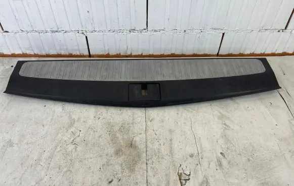Trunk/boot sill cover protection