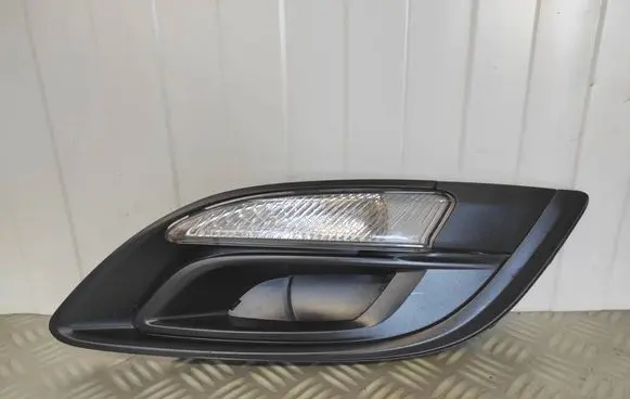 Opel Astra J Front indicator light 13367142 76801 662588537