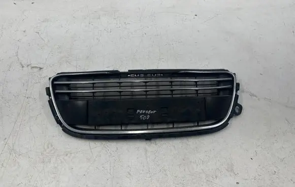 Peugeot 508 Front bumper upper radiator grill 9686571877