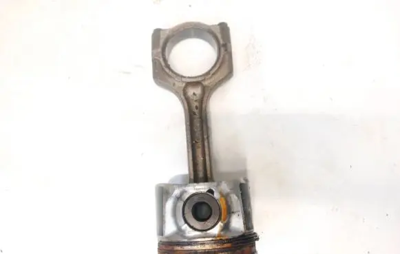 Honda CR-V Piston with connecting rod
