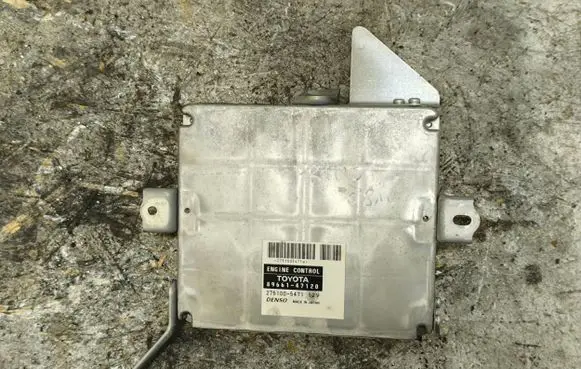 Toyota Prius (XW20) Engine control unit/module 8966147120 2751005471