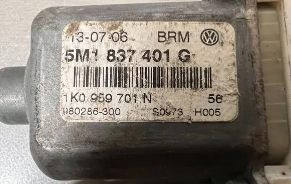 Volkswagen Golf Plus Front door window regulator motor 1K0959793K 05075700 00060706030840
