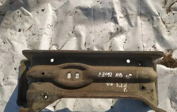 Mercedes-Benz ML W164 Engine mounting bracket