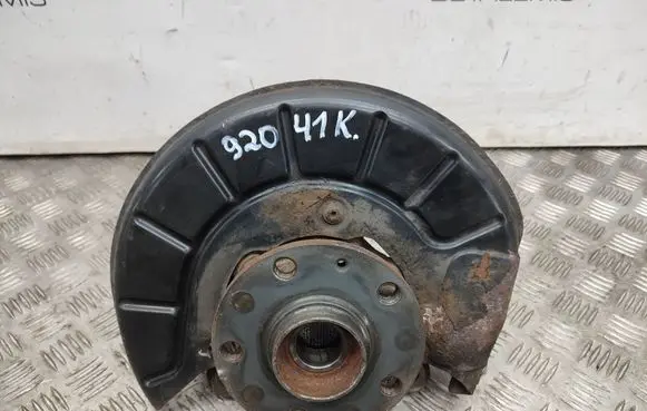 Volkswagen PASSAT B7 USA Front wheel hub
