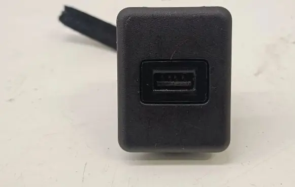 Opel Grandland X USB socket connector 39139189 460029937