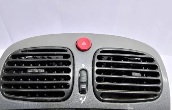 Tata Indica Vista I Dashboard storage box/compartment 288968906301