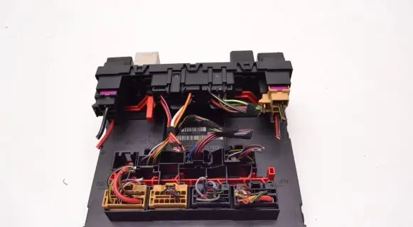 Volkswagen Golf V Fuse module 3C0937049D 05376981