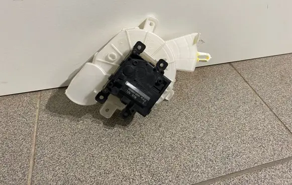 Lexus RX 450H Air flap motor/actuator 0638002031