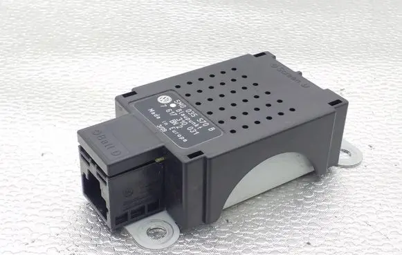 Volkswagen Golf VI Aerial antenna amplifier 5M0035570B 7617310031