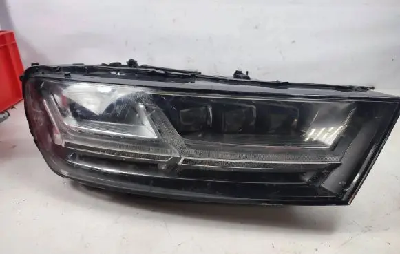 Audi Q7 4M Headlight/headlamp 4M0941036 1099025 7716200000