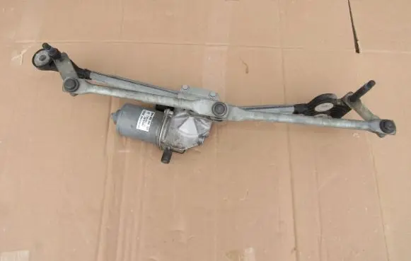 BMW X5 E70 Front wiper linkage and motor 7200535
