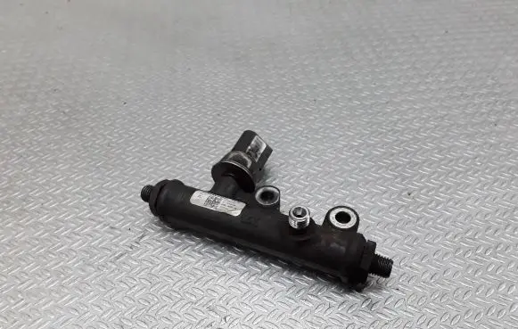 Jaguar XF X250 Fuel main line pipe 4R8Q9C066AE