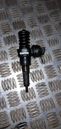 Audi A4 S4 B6 8E 8H Fuel injector 038130073AJ