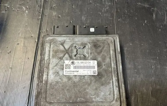Skoda Fabia Mk2 (5J) Engine control unit/module 03L906023DK 5WP42886AA 03L906023DL