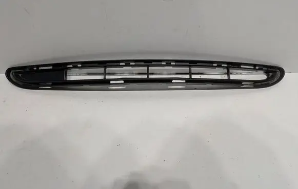 Renault Clio III Front bumper lower grill PO019370