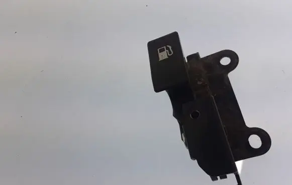 Subaru Outback Fuel tank opening switch 