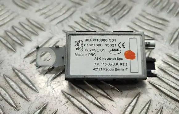 Peugeot 2008 II Aerial antenna amplifier 9678016880