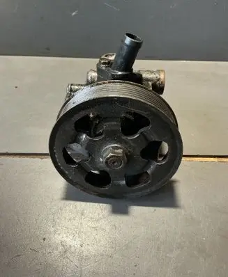 Honda CR-V Power steering pump 