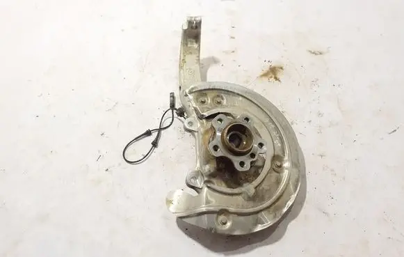 BMW X5 G05 Front wheel hub 6876656