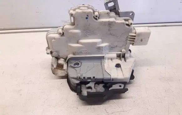 Audi A3 S3 8P Front door lock 4F2837016B