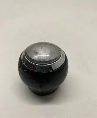 Toyota RAV 4 (XA40) Gear lever shifter trim leather/knob