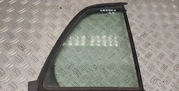 Toyota Urban Cruiser (XP110) Rear vent window glass 6818852090