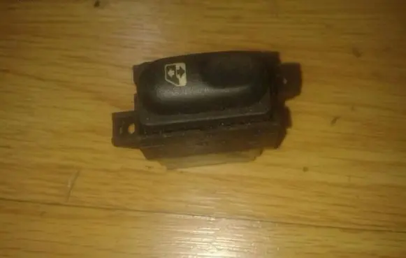 Renault Laguna I Electric window control switch 047