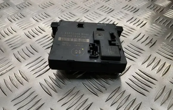 Mercedes-Benz E W211 Door control unit/module 2118201526