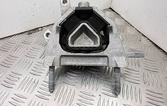 Opel Mokka B Engine mount bracket 9826551380