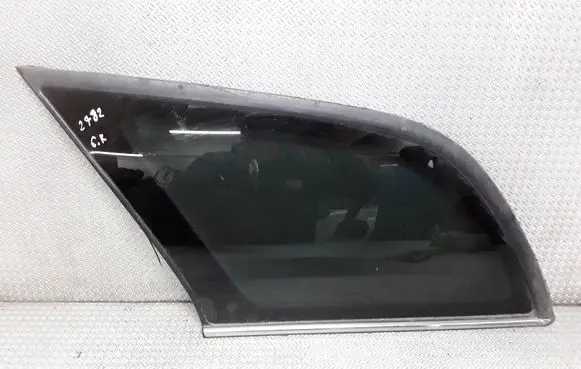 Toyota Avensis T250 Rear side window