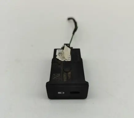 Mercedes-Benz Sprinter W907 W910 USB socket connector A2478200401